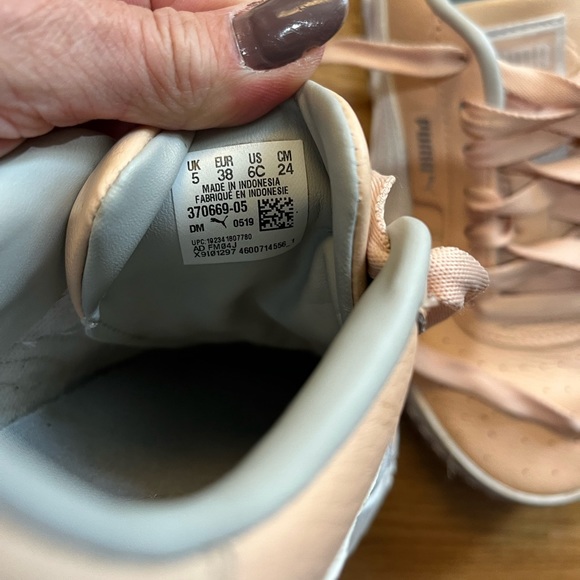 Leather comfort neutral color. Best shoe ever for comfort. Accepting offers - Picture 2 of 7